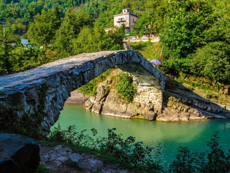 арочный мост Царицы Тамары